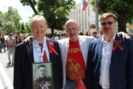Краснодар. Депутаты-коммунисты приняли участие в акции «Бессмертный полк»