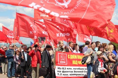 Коммунисты Самары и Самарской области провели возложение цветов к Вечному огню на площади Славы