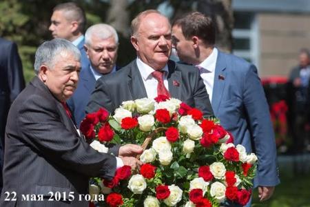 Первый секретарь Татарстанского рескома КПРФ Х.Г. Миргалимов наградил граждан, готовивших открытие Дома-музея В.И. Ленина в Казани