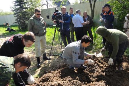 Подольские коммунисты приняли участие в эксгумации останков красноармейцев, погибших в Великой Отечественной войне