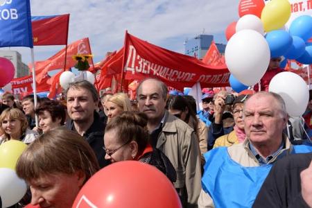 Лидеры новосибирских коммунистов поздравили горожан с Днем международной солидарности трудящихся