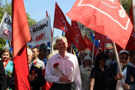 Калининград. «Цвет Победы – красный!»