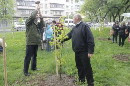 Ярославские коммунисты приняли участие в восстановлении аллеи памяти