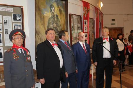 Воронежская область. Красные галстуки ярко горят
