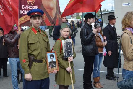Алтайские комсомольцы приняли активное участие в праздновании 71-й годовщины Победы в Великой Отечественной войне