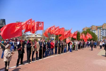 Хабаровск. День Победы под красными знаменами