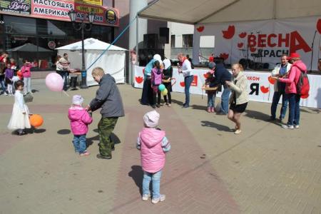 «Весна красна!». Челябинские коммунисты подарили жителям города праздник
