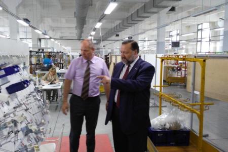 П.С. Дорохин посетил оборонное предприятие ОАО «Завод радиоаппаратуры» СЭЛТ»  в ходе своей поездки по Среднему Уралу
