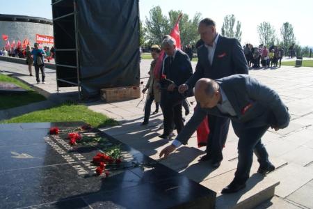 В День Победы сталинградские коммунисты почтили память героев Великой Отечественной войны