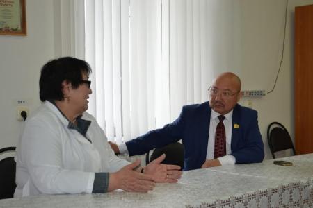 Первый секретарь Калмыцкого рескома КПРФ Н.Э. Нуров провел встречу с медицинскими работниками