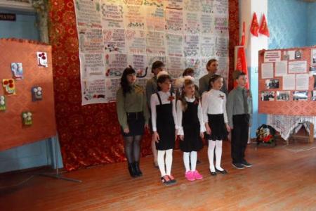 Курганская область. Коммунисты Мишкинского районного отделения КПРФ провели акцию, посвященную Знамени Победы