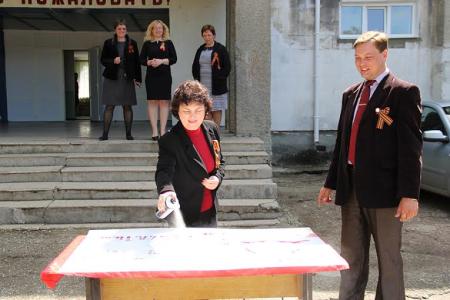 Республика Крым. Комсомольцы провели военно-патриотический урок "Знамя нашей Победы"