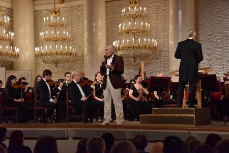 "Слава советской эпохи". Лидер КПРФ выступил на гала-концерте советской песни в Москве