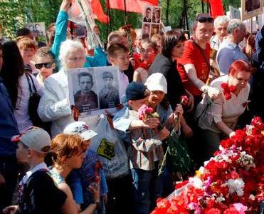 Ярославцы в "Бессмертном полку" пронесли портреты героев пионеров и комсомольцев