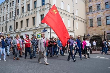 Москва: День Победы с Красным Знаменем!