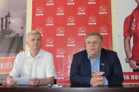 В Калининграде состоялась встреча с депутатом-коммунистом В.П. Комоедовым