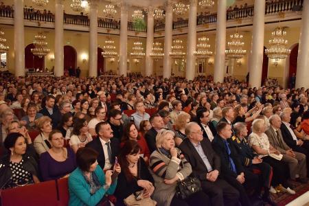 "Слава советской эпохи". Лидер КПРФ выступил на гала-концерте советской песни в Москве
