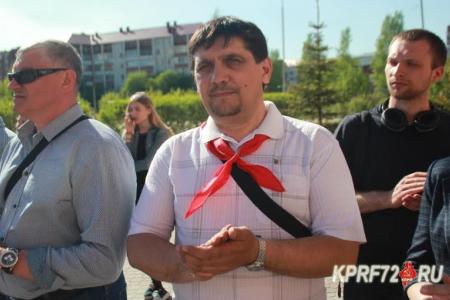 Тюменские коммунисты оправили единороссов в нокаут на открытии аллеи ветеранов