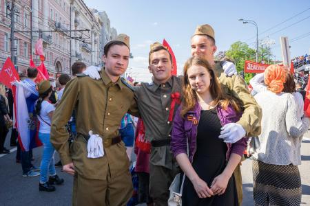 Москва: День Победы с Красным Знаменем!