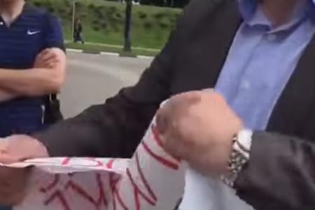 В Белгороде при одиночном пикетировании в защиту Алексеевского филиала БелГУ на участницу напали и разорвали плакат
