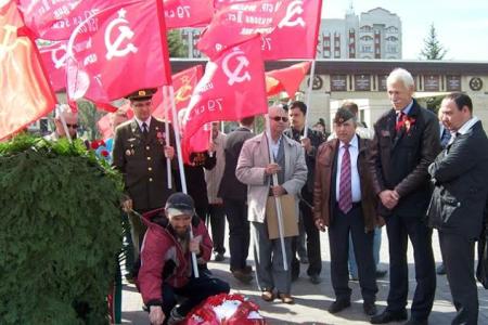 Республика Татарстан. Партийный актив Казани встретил 71-ю годовщину Победы советского народа в Великой Отечественной войне
