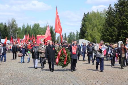 День, когда мы ощущаем себя единым народом. Омские коммунисты встретили праздник Великой Победы