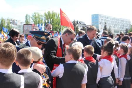 Коммунисты Самары и Самарской области провели возложение цветов к Вечному огню на площади Славы