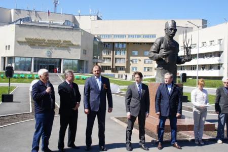 Курган. Коммунисты приняли участие в закладке аллеи памяти знаменитых земляков