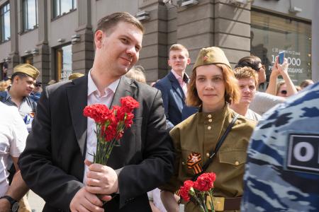 Москва: День Победы с Красным Знаменем!
