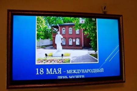 Первый секретарь Татарстанского рескома КПРФ Х.Г. Миргалимов наградил граждан, готовивших открытие Дома-музея В.И. Ленина в Казани