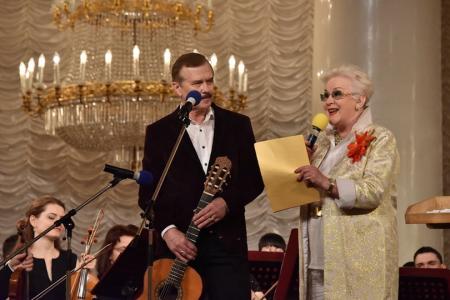 "Слава советской эпохи". Лидер КПРФ выступил на гала-концерте советской песни в Москве