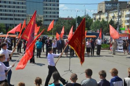 «Всегда будь готов!»: Торжественная линейка в честь Дня пионерии прошла в Ростове-на-Дону на площади В.И.Ленина