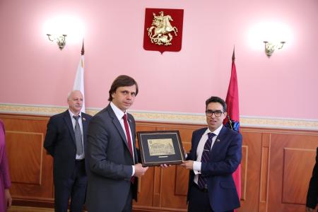 Москва. Депутаты фракции КПРФ в МГД встретились с Временным Поверенным в делах Боливарианской Республики Венесуэла Альваро Санчесом