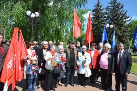 В День Победы коммунисты Кабардино-Балкарии возложили цветы к Вечному огню и памятнику В.И. Ленину