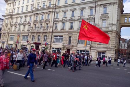 Народ к Победе вёл товарищ Сталин!