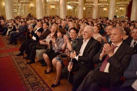 "Слава советской эпохи". Лидер КПРФ выступил на гала-концерте советской песни в Москве