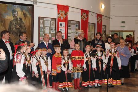 Воронежская область. Красные галстуки ярко горят