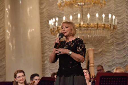 "Слава советской эпохи". Лидер КПРФ выступил на гала-концерте советской песни в Москве