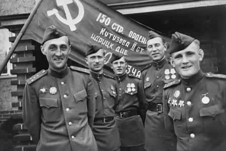 Псковская область. Делегация Себежского районного отделения КПРФ провела автопробег в честь Дня Победы