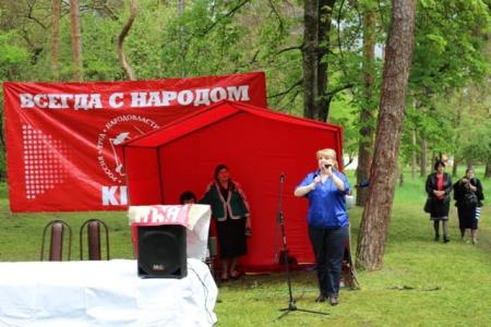 Коммунисты Кабардино-Балкарии встретили Первомай демонстрацией и "маевкой"