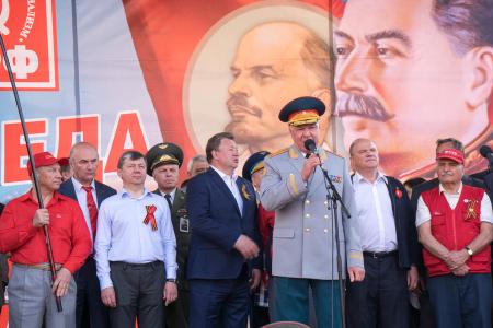 Москва: День Победы с Красным Знаменем!