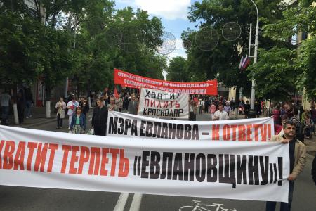 ТАСС: Г.А. Зюганов после попытки сорвать первомайское шествие КПРФ обратился к министру МВД В.А. Колокольцеву с требованием проверить полицейских Краснодара 