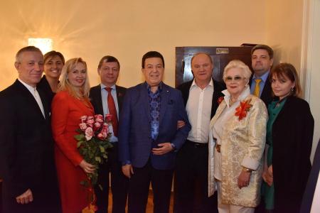 "Слава советской эпохи". Лидер КПРФ выступил на гала-концерте советской песни в Москве