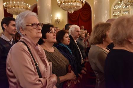 "Слава советской эпохи". Лидер КПРФ выступил на гала-концерте советской песни в Москве