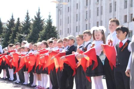 Коммунисты Самары и Самарской области провели возложение цветов к Вечному огню на площади Славы