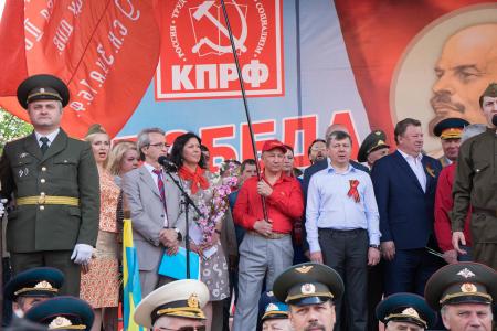Москва: День Победы с Красным Знаменем!