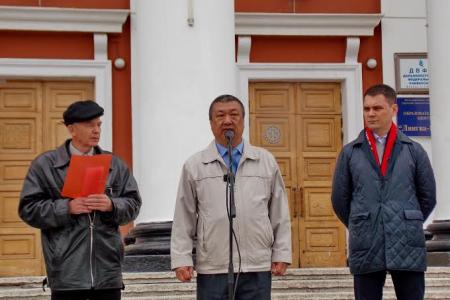 Приморский край. Коммунисты города Артёма встретили Красный Первомай шествием и митингами