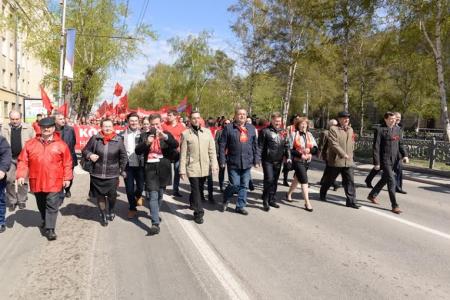 Красный Первомай в Новосибирске: КПРФ отметила День солидарности трудящихся праздничной демонстрацией