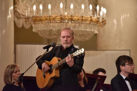 "Слава советской эпохи". Лидер КПРФ выступил на гала-концерте советской песни в Москве