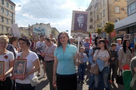 Брянские коммунисты приняли участие в шествии Бессмертного полка